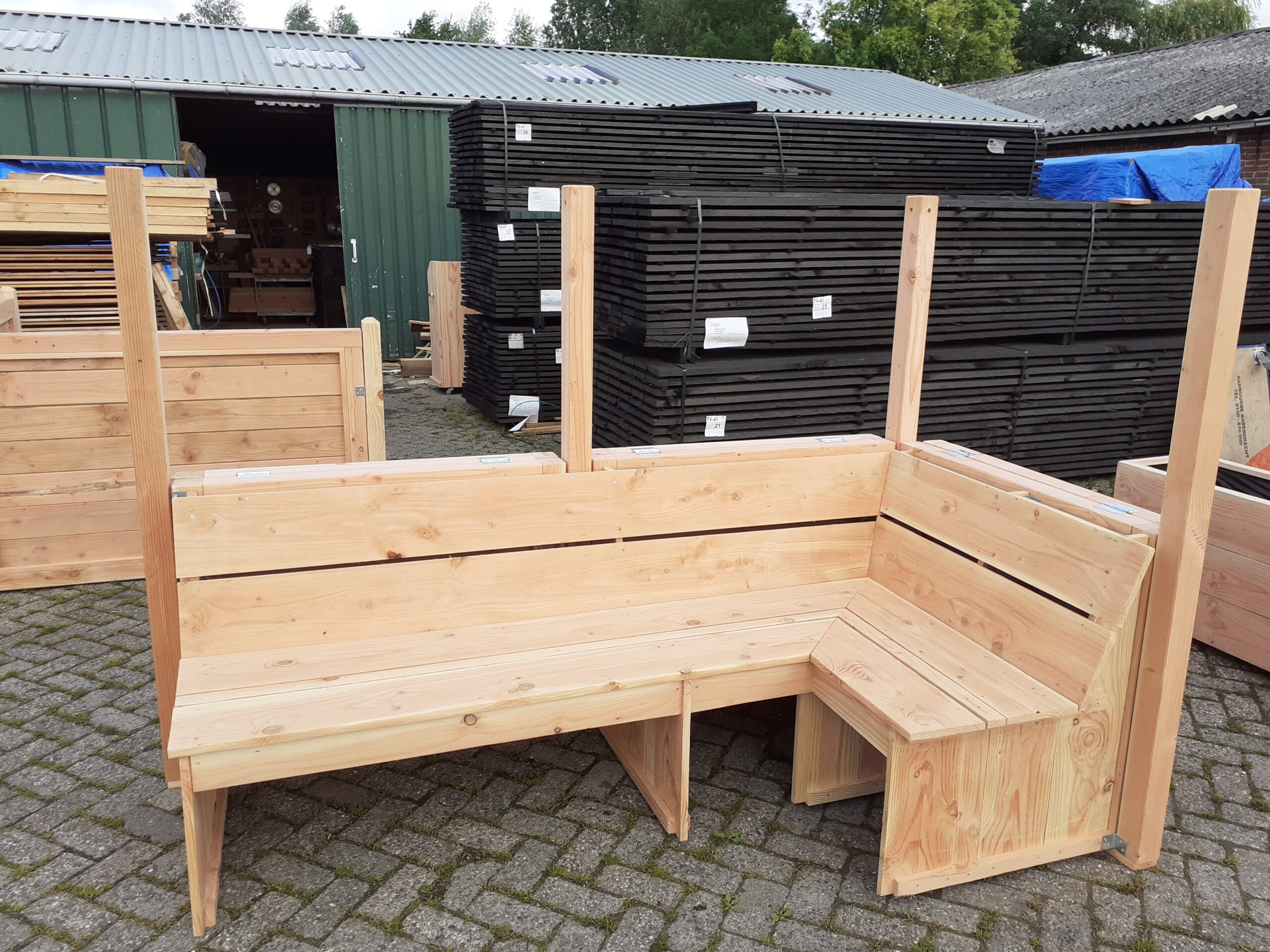 Terrasbank met terrasscherm