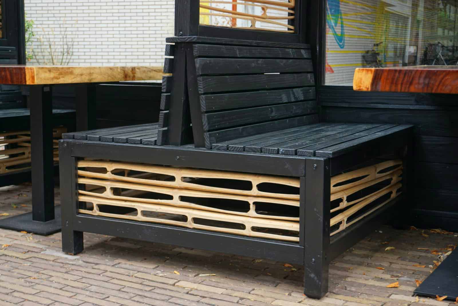 bamboe-producten-meubels-bank-tafel-buiten-20 - Woodwork Voorschoten - Holz Möbel für drinnen und draußen woodwork bank hout met bamboe scherm