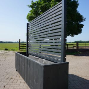Pflanzkasten mit Spalier Schwarz Terrasse Sichtschutz Windschutz Zaun Holz Gastronomie